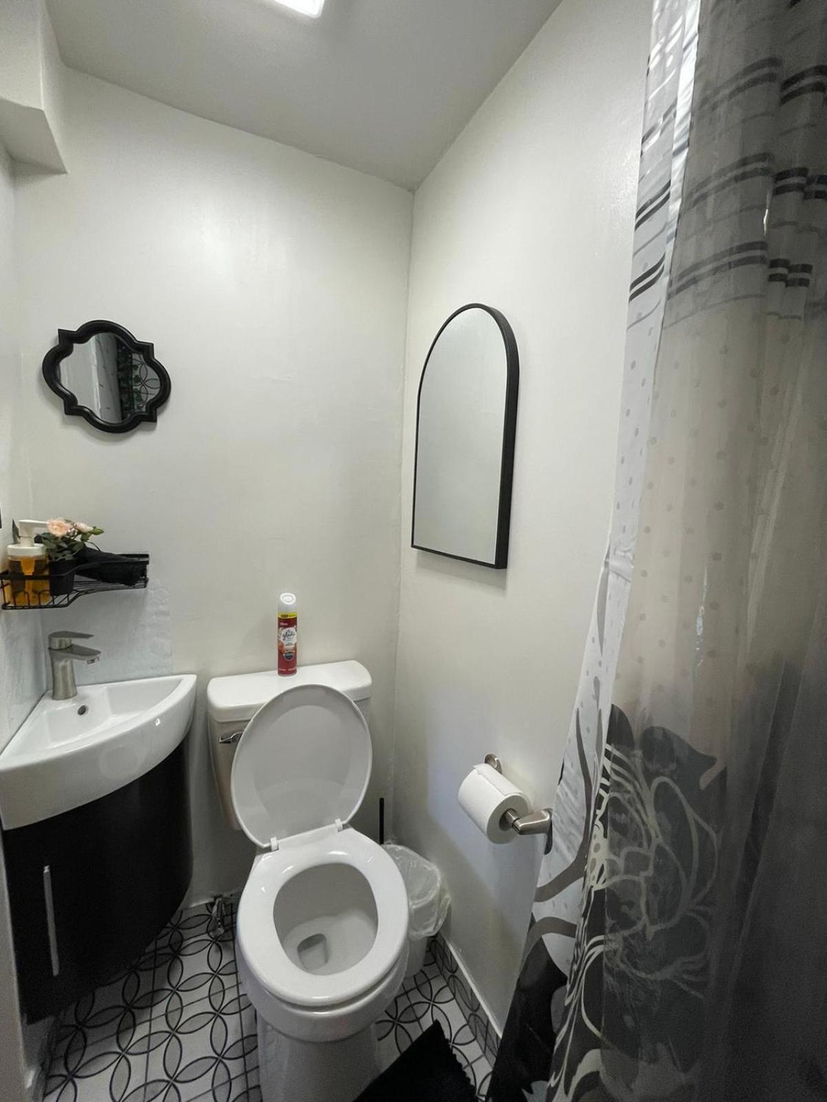 Petite Guesthouse With Kitchenette And Private Bathroom Лейк-Ізабелла Екстер'єр фото